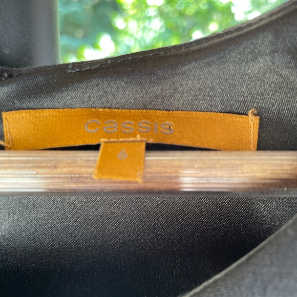 Cassis Classic Black Dress - Picture 2 of 3